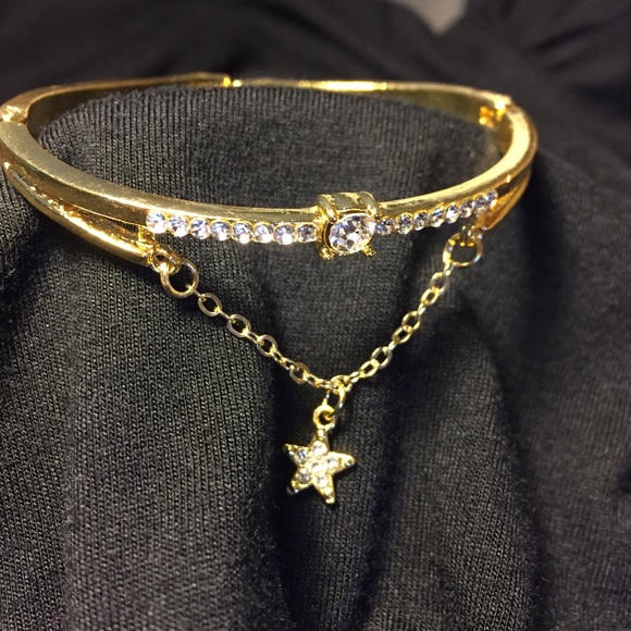 Dangling Star Bangle - Picture 6 of 7